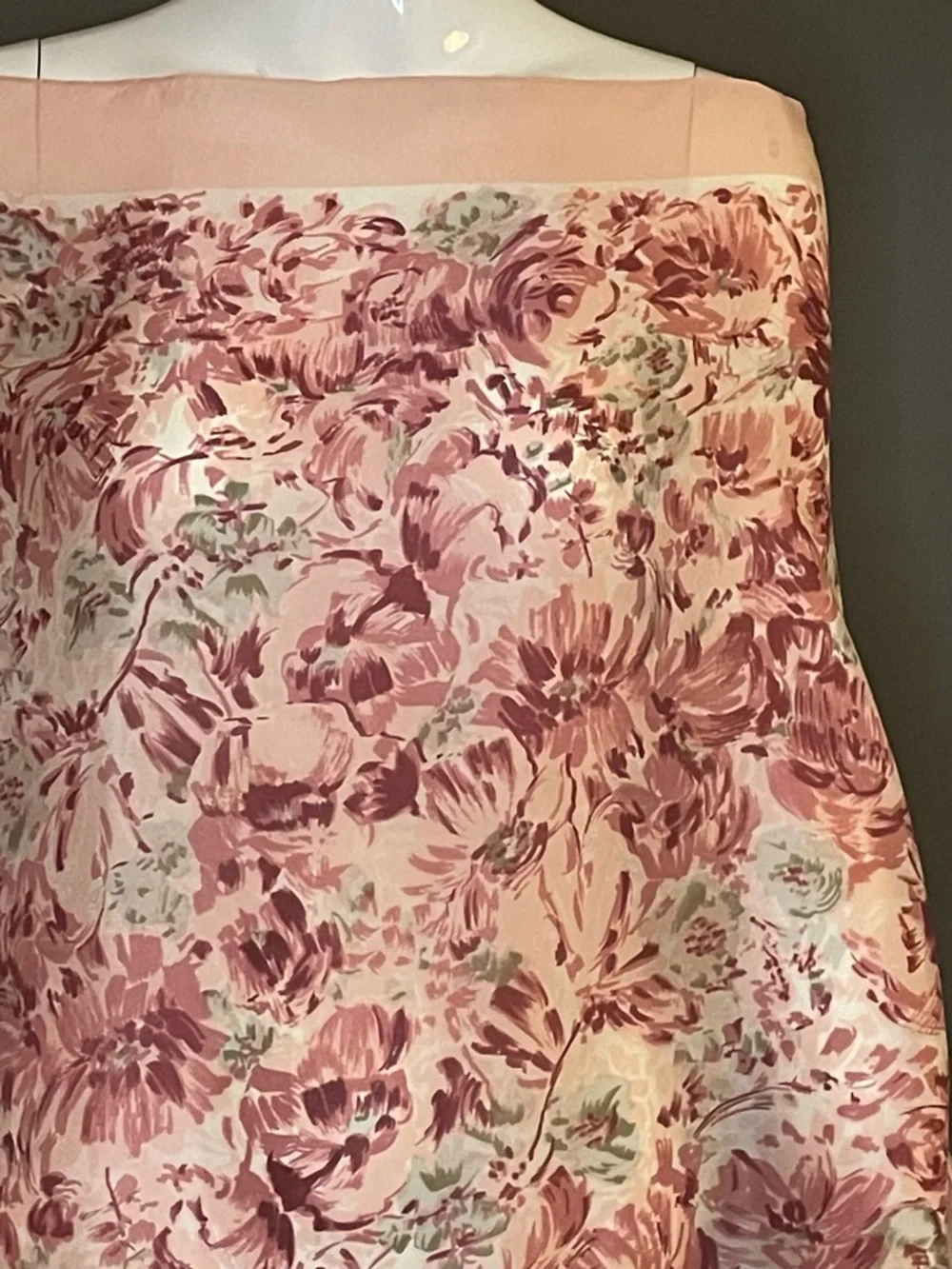 Pretty Vintsge Schiaparelli Silk Blend Scarf Large 27 In Fair Condition - Picture 3 of 10